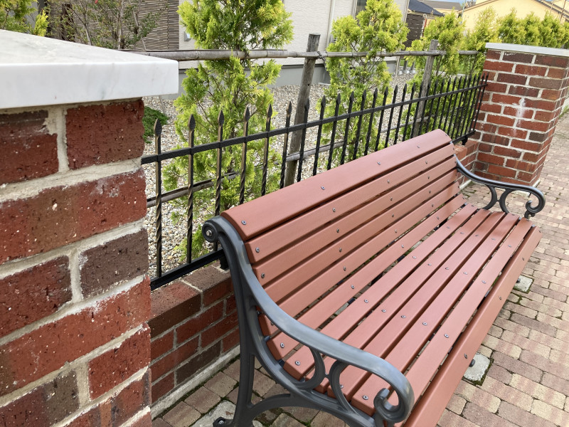 画像に alt 属性が指定されていません。ファイル名: %E5%9B%A3%E5%9C%B0%E5%86%85%E3%83%99%E3%83%B3%E3%83%81.jpg