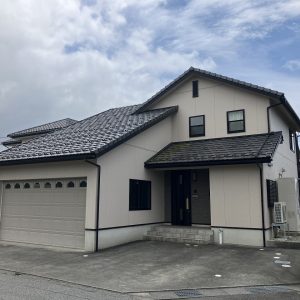 黒部市山田｜最大4台駐車可能！オスカーホーム施工のインナーガレージ付き住宅