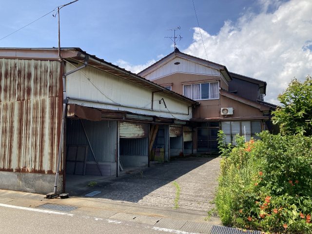 氷見市園｜スーパー・コンビニがすぐ近く、小学校まで徒歩圏内♪解体更地渡しです。のサムネイル画像