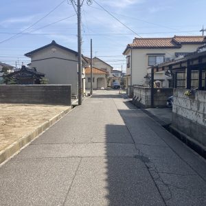 富山市東富山寿町２丁目｜子育て安心◎小中学校が徒歩圏内、南向きのゆとりある敷地