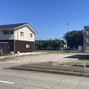 滑川市柳原｜コンビニ・ドラッグストアが徒歩圏内の整形地！建築条件なし