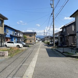 売地｜魚津市仏田　広々100坪・前面道路消雪付！分割販売可能です。