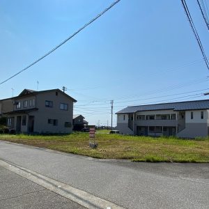 売地｜魚津市仏田　広々100坪・前面道路消雪付！分割販売可能です。
