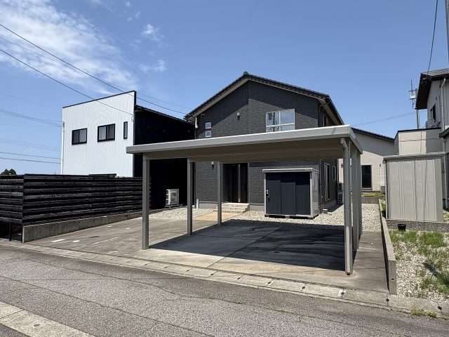 黒部市新天｜オスカーホーム施工物件！オール電化・EV車充電設備・駐車スペース4台分のサムネイル画像