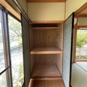 中古一戸建て｜野々市市本町一丁目｜4LDK物件・1990年11月完成｜2024年６月外装・内装・水回りリフォーム済。１Fに6帖＋8帖の和室有。和室から望める遊歩道と桜並木が魅力です♪