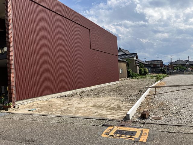 売地｜南砺市福野　前面道路消雪あり・福野駅まで徒歩約8分♪のサムネイル画像