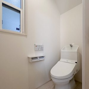 富山市婦中町分田｜【安心の10年点検付】明るく開放感のある2階リビング・収納が充実したコンパクトな住宅