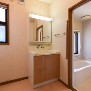高岡市戸出町7丁目｜【外装リニューアル済】閑静な住宅地・ゆとりの4LDK・駐車スペース5台分♪