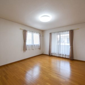 高岡市戸出町7丁目｜【外装リニューアル済】閑静な住宅地・ゆとりの4LDK・駐車スペース5台分♪