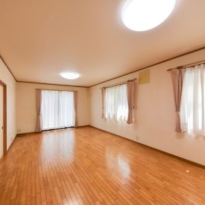 高岡市戸出町7丁目｜【外装リニューアル済】閑静な住宅地・ゆとりの4LDK・駐車スペース5台分♪
