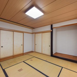 高岡市戸出町7丁目｜【外装リニューアル済】閑静な住宅地・ゆとりの4LDK・駐車スペース5台分♪
