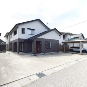 高岡市戸出町7丁目｜【外装リニューアル済】閑静な住宅地・ゆとりの4LDK・駐車スペース5台分♪