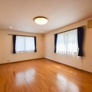 高岡市戸出町7丁目｜【外装リニューアル済】閑静な住宅地・ゆとりの4LDK・駐車スペース5台分♪