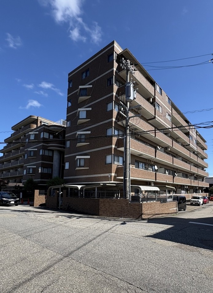 信開ベルシー高岡|イオンモール高岡まで車で約5分♪スーパー・コンビニ徒歩圏内