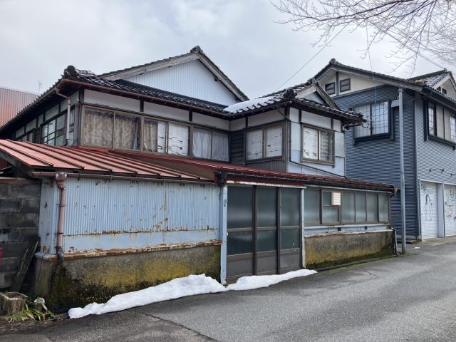 南砺市荒木｜桜並木のきれいな小矢部川沿い・JR福光駅まで徒歩約4分のサムネイル画像
