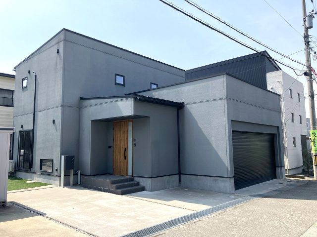 富山市本郷町｜築浅物件・2台入りインナーガレージ付！買物・医療施設が徒歩圏内♪のサムネイル画像