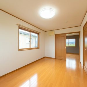 魚津市住吉｜【インスペクション＆リフォームで安心の住まい】南向きの明るいリビング・眺望良好♪内外装リフォーム済ですぐにお住まいいただけます