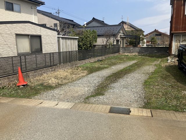 滑川市河端町｜前面道路消雪あり・バス停・駅・小学校が徒歩圏内のサムネイル画像