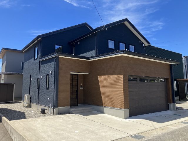 中新川郡立山町利田｜築浅・美邸！2台入りインナーガレージ＆床暖房付のサムネイル画像