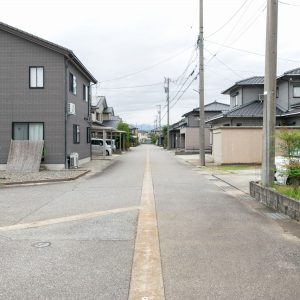 魚津市住吉｜【インスペクション＆リフォームで安心の住まい】南向きの明るいリビング・眺望良好♪内外装リフォーム済ですぐにお住まいいただけます