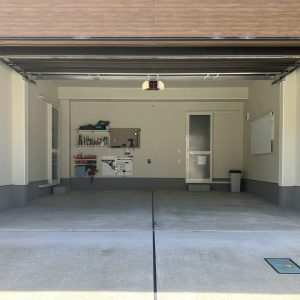 中新川郡立山町利田｜築浅・美邸！2台入りインナーガレージ＆床暖房付