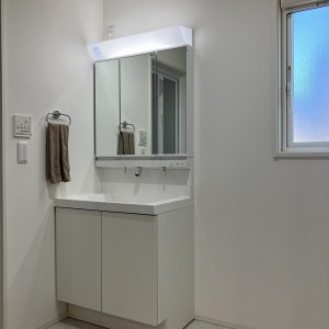中新川郡立山町利田｜築浅・美邸！2台入りインナーガレージ＆床暖房付