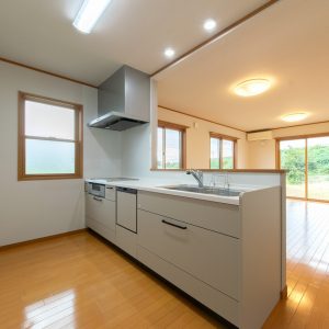 魚津市住吉｜【インスペクション＆リフォームで安心の住まい】南向きの明るいリビング・眺望良好♪内外装リフォーム済ですぐにお住まいいただけます