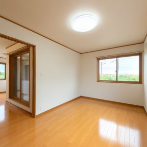 魚津市住吉｜【インスペクション＆リフォームで安心の住まい】南向きの明るいリビング・眺望良好♪内外装リフォーム済ですぐにお住まいいただけます