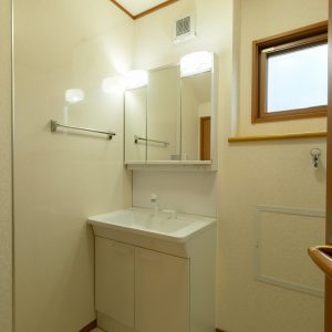 魚津市住吉｜【インスペクション＆リフォームで安心の住まい】南向きの明るいリビング・眺望良好♪内外装リフォーム済ですぐにお住まいいただけます