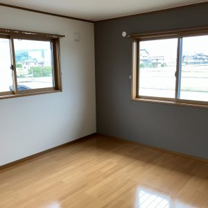 魚津市住吉｜【インスペクション＆リフォームで安心の住まい】南向きの明るいリビング・眺望良好♪内外装リフォーム済ですぐにお住まいいただけます