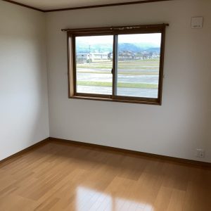 魚津市住吉｜【インスペクション＆リフォームで安心の住まい】南向きの明るいリビング・眺望良好♪内外装リフォーム済ですぐにお住まいいただけます