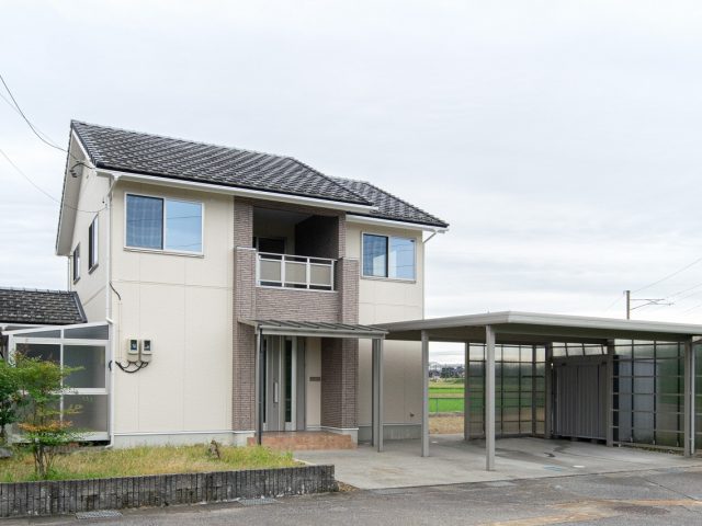 魚津市住吉｜【インスペクション＆リフォームで安心の住まい】南向きの明るいリビング・眺望良好♪内外装リフォーム済ですぐにお住まいいただけますのサムネイル画像