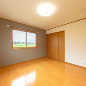 魚津市住吉｜【インスペクション＆リフォームで安心の住まい】南向きの明るいリビング・眺望良好♪内外装リフォーム済ですぐにお住まいいただけます