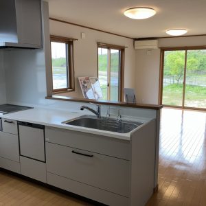 魚津市住吉｜【インスペクション＆リフォームで安心の住まい】南向きの明るいリビング・眺望良好♪内外装リフォーム済ですぐにお住まいいただけます