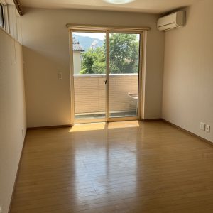 中古一戸建て｜白山市鶴来本町｜築9年・ダイワハウス施工で高耐震。ホームエレベーターや豊富な部屋数、広い庭、白山の眺望、駐車も多数可能で快適な住まい