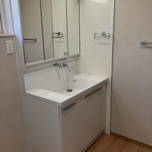 中古一戸建て｜白山市鶴来本町｜築9年・ダイワハウス施工で高耐震。ホームエレベーターや豊富な部屋数、広い庭、白山の眺望、駐車も多数可能で快適な住まい