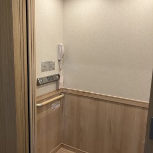 中古一戸建て｜白山市鶴来本町｜築9年・ダイワハウス施工で高耐震。ホームエレベーターや豊富な部屋数、広い庭、白山の眺望、駐車も多数可能で快適な住まい