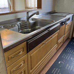中古一戸建て｜小松市八里台｜4SLDK物件・築20年の2台入りインナーガレージ住宅！豊富な収納、床暖房完備で快適。