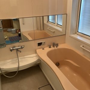 中古一戸建て｜小松市八里台｜4SLDK物件・築20年の2台入りインナーガレージ住宅！豊富な収納、床暖房完備で快適。