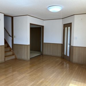 中古一戸建て｜小松市矢崎町｜オスカーホーム施工のインナーガレージ住宅！豊富な収納、床暖房完備で冬も快適。