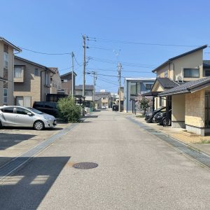 中古一戸建て｜金沢市福増町北｜4LDK・2000年11月完成｜築25年　トップライトでLDKが明るい住まい♪保育園、小中学校も徒歩圏内で主要道路が近く多方面へのアクセス良好です