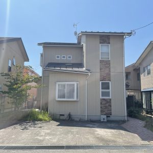 中古一戸建て｜金沢市福増町北｜4LDK・2000年11月完成｜築25年　トップライトでLDKが明るい住まい♪保育園、小中学校も徒歩圏内で主要道路が近く多方面へのアクセス良好です