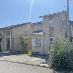 中古一戸建て｜金沢市福増町北｜4LDK・2000年11月完成｜築25年　トップライトでLDKが明るい住まい♪保育園、小中学校も徒歩圏内で主要道路が近く多方面へのアクセス良好です