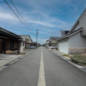 富山市蓮町5丁目|外装リフォーム済できれいな外観・公園近くで子育て環境◎