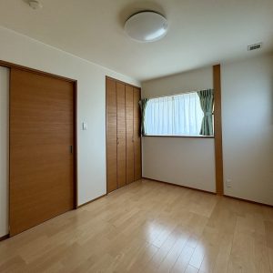 富山市西荒屋｜2台入りカーポート付で冬も安心♪内装リフォーム後のお引渡し・クロス貼替などを行います