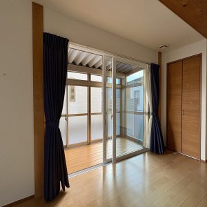 富山市西荒屋｜2台入りカーポート付で冬も安心♪内装リフォーム後のお引渡し・クロス貼替などを行います