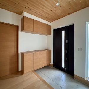 富山市西荒屋｜2台入りカーポート付で冬も安心♪内装リフォーム後のお引渡し・クロス貼替などを行います