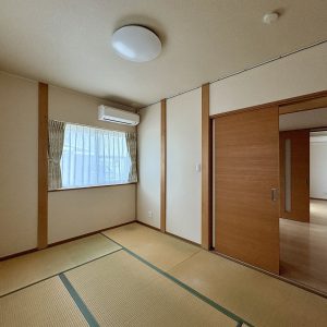 富山市西荒屋｜2台入りカーポート付で冬も安心♪内装リフォーム後のお引渡し・クロス貼替などを行います