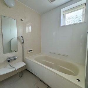 富山市西荒屋｜2台入りカーポート付で冬も安心♪内装リフォーム後のお引渡し・クロス貼替などを行います