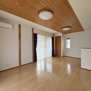 富山市西荒屋｜2台入りカーポート付で冬も安心♪内装リフォーム後のお引渡し・クロス貼替などを行います